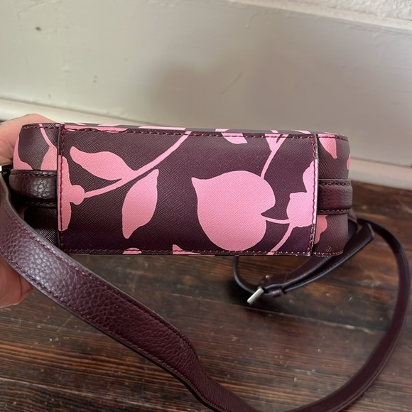 Kate Spade New York Newbury Garden Vine Pink Cammie Crossover Bag - Picture 4 of 6